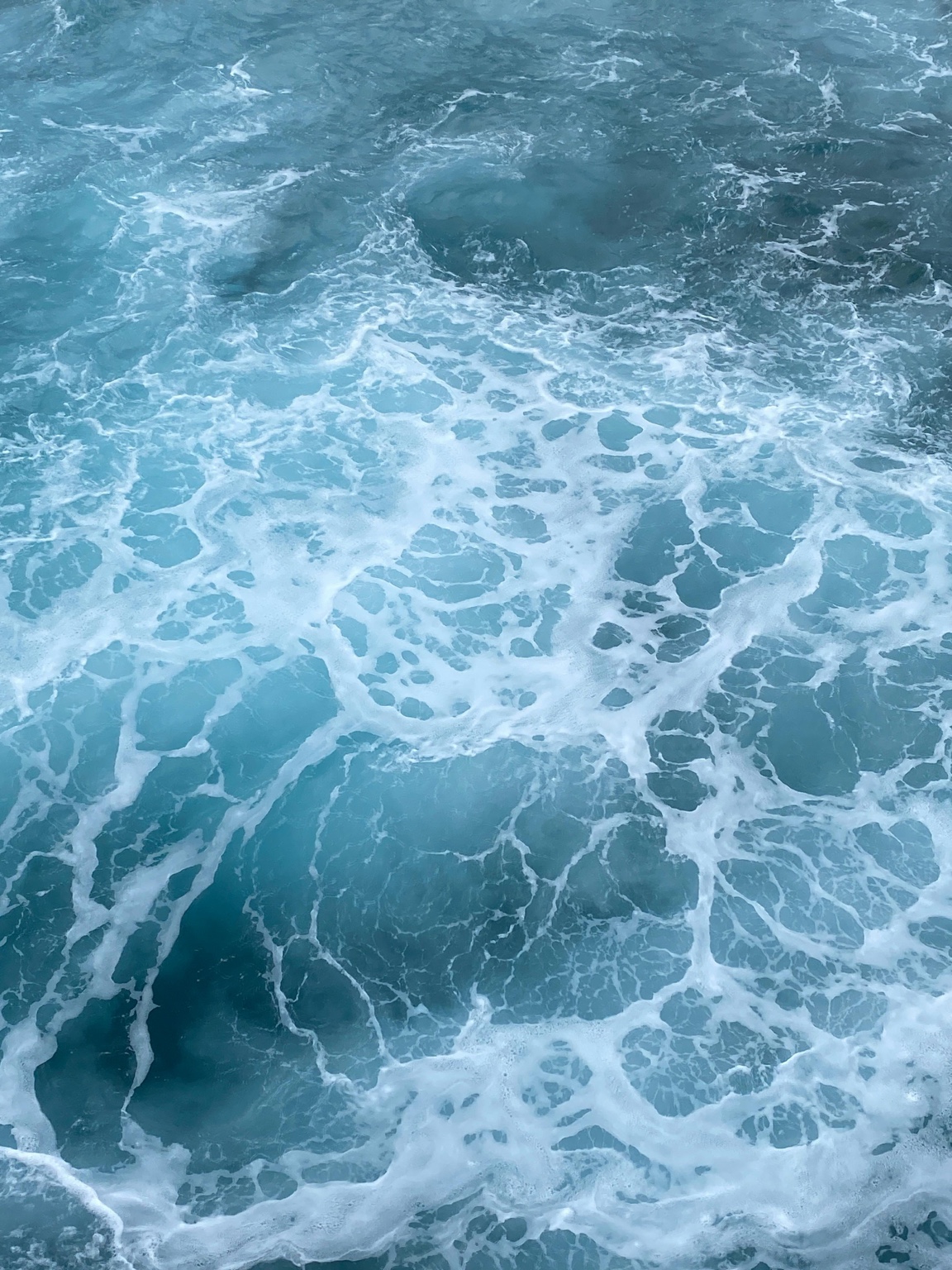Ocean foam — movement and momentum